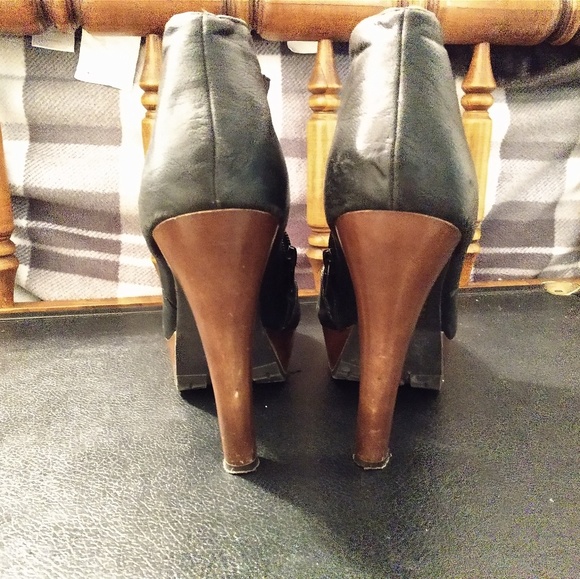 Heels - Picture 3 of 3